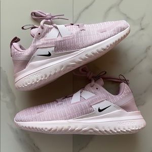 wmns nike renew arena